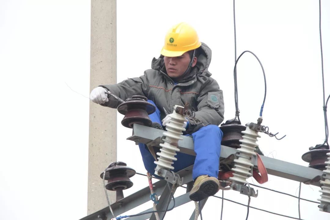 【生产一线】大风与降温齐至 安全与实效并重